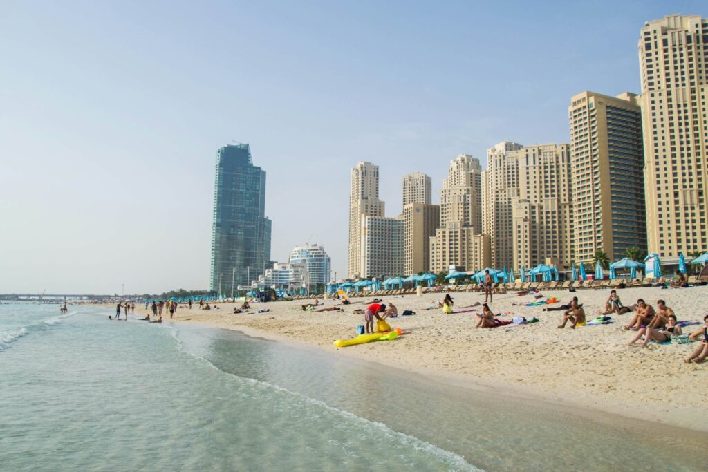 plage, balade en voiture sur la côte à Dubaï